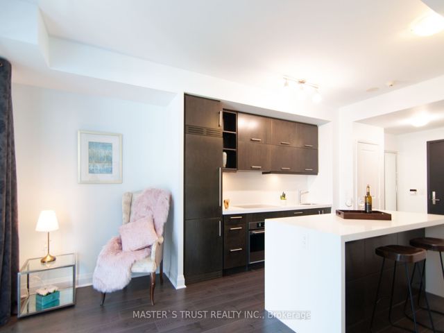 401 - 65 St Mary St
