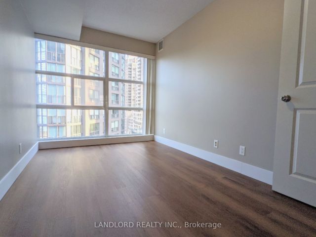 1106 - 11 St Joseph St
