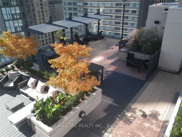 1106 - 11 St Joseph St