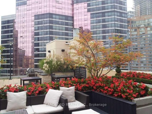 1106 - 11 St Joseph St
