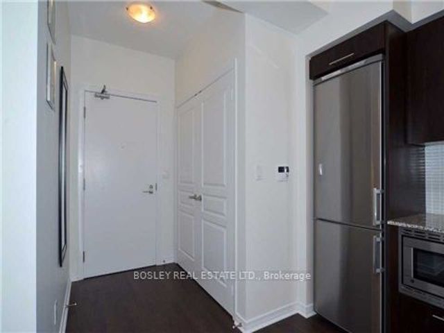 1219 - 352 Front St W