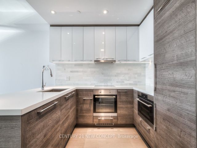 3711 - 488 University Ave