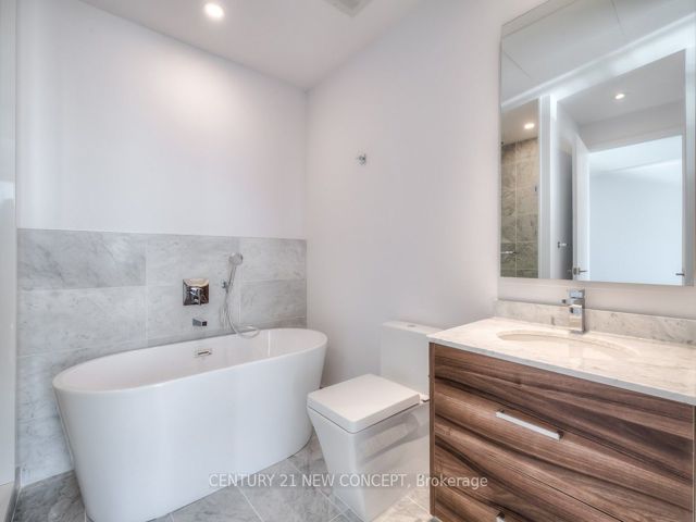 3711 - 488 University Ave