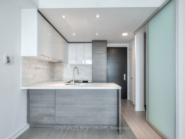 3711 - 488 University Ave
