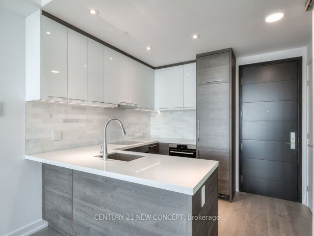 3711 - 488 University Ave
