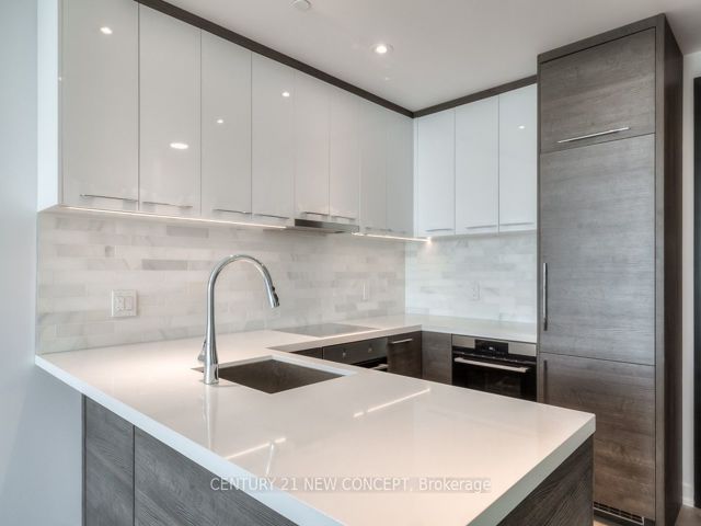 3711 - 488 University Ave