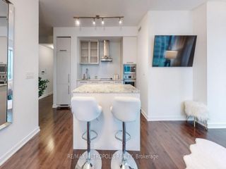 1202 - 12 York St