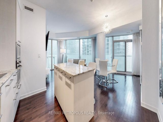 1202 - 12 York St