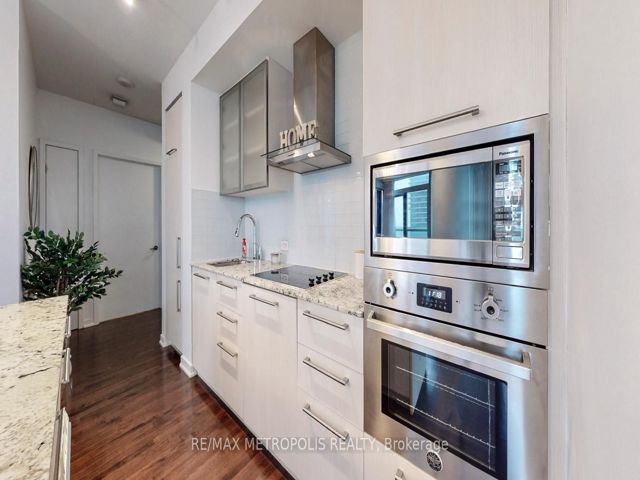 1202 - 12 York St