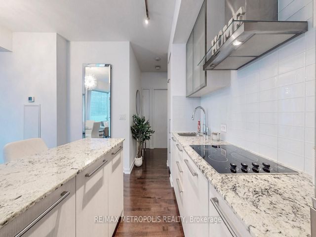 1202 - 12 York St