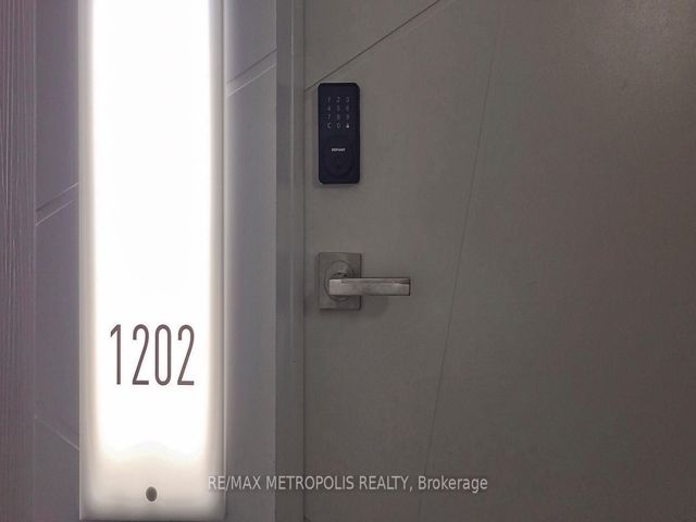 1202 - 12 York St