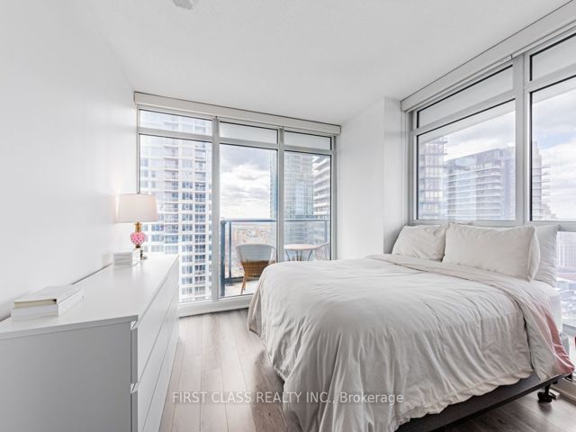 1811 - 80 Queens Wharf Rd