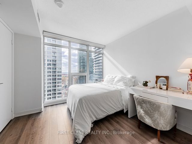 1811 - 80 Queens Wharf Rd