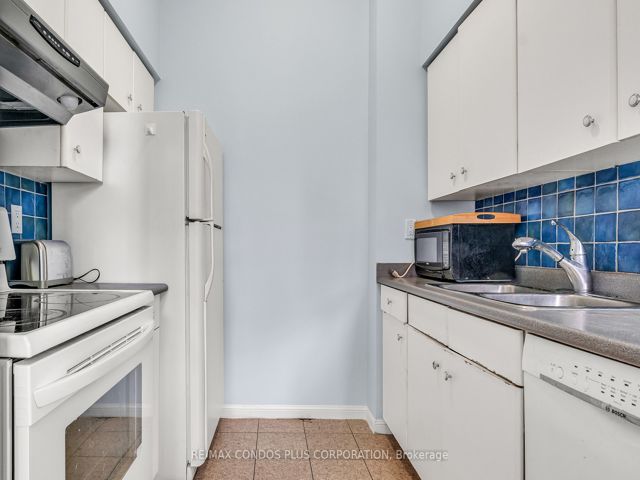 2403 - 24 Wellesley St W