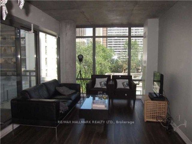 606 - 22 Wellesley St E