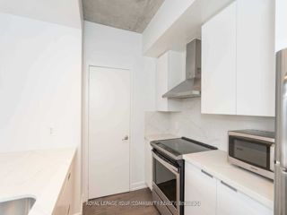 1003 - 400 Wellington St W