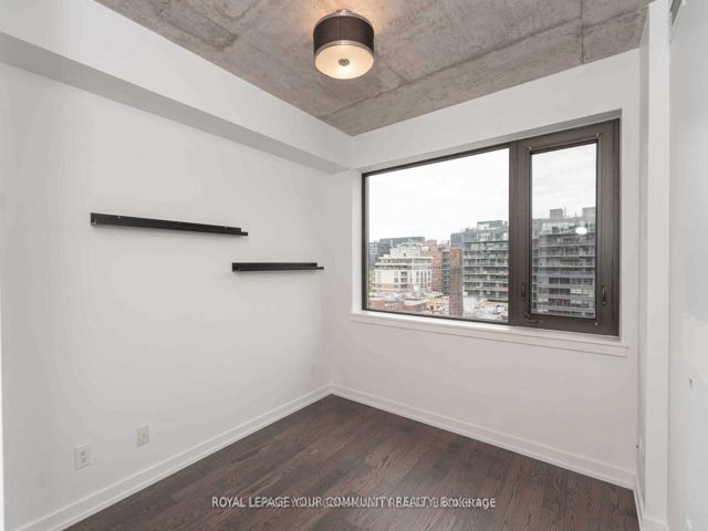 1003 - 400 Wellington St W