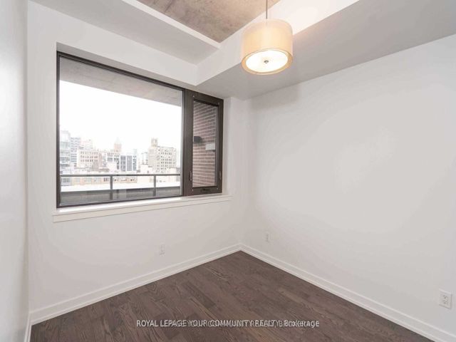 1003 - 400 Wellington St W