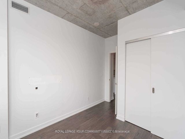 1003 - 400 Wellington St W