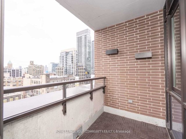 1003 - 400 Wellington St W