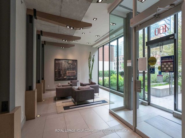 1003 - 400 Wellington St W