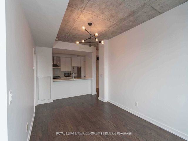 1003 - 400 Wellington St W