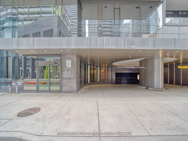 1711 - 330 Richmond St W