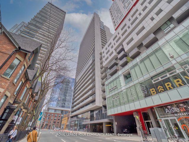 1711 - 330 Richmond St W