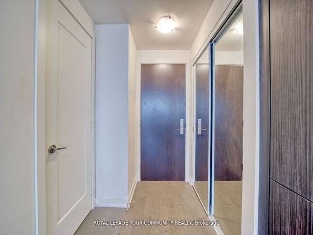 1711 - 330 Richmond St W