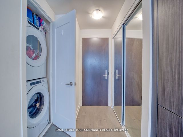 1711 - 330 Richmond St W