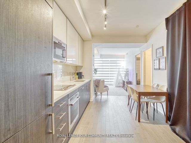 1711 - 330 Richmond St W