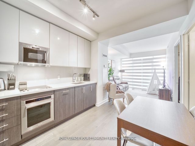 1711 - 330 Richmond St W