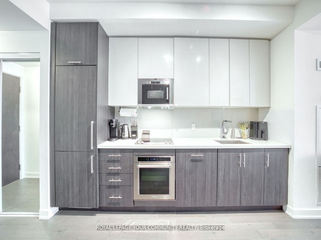 1711 - 330 Richmond St W