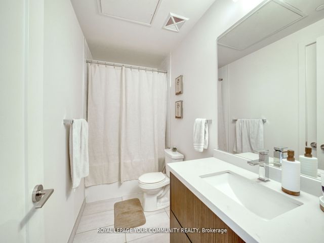 1711 - 330 Richmond St W