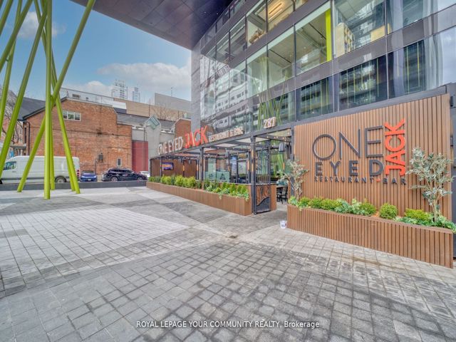 1711 - 330 Richmond St W