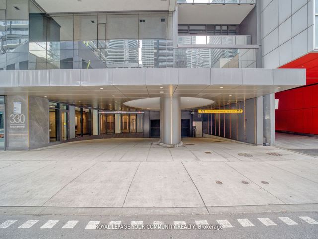 1711 - 330 Richmond St W