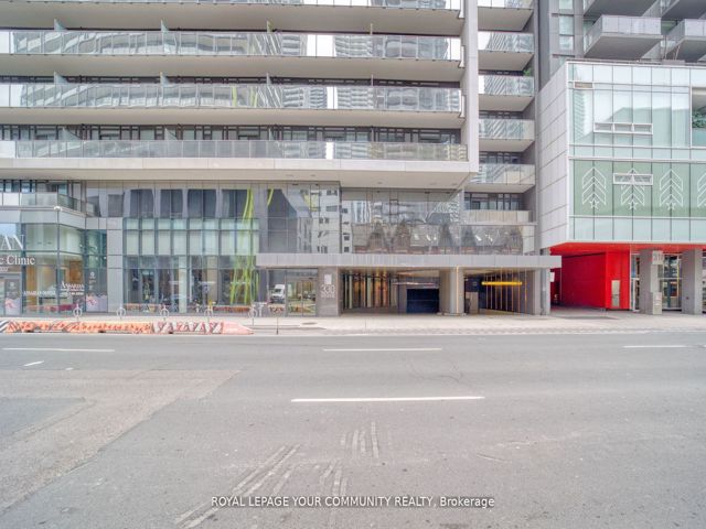 1711 - 330 Richmond St W