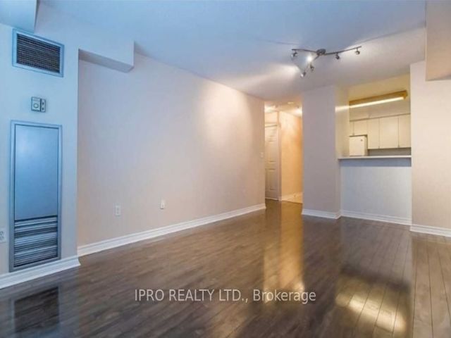 401 - 8 Pemberton Ave