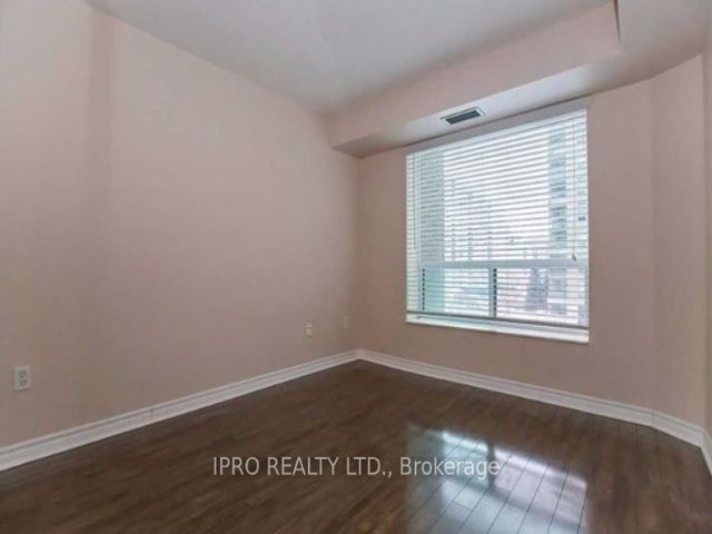 401 - 8 Pemberton Ave