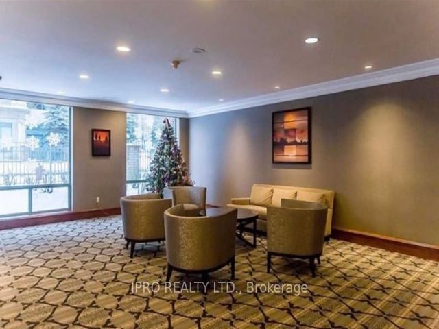 401 - 8 Pemberton Ave