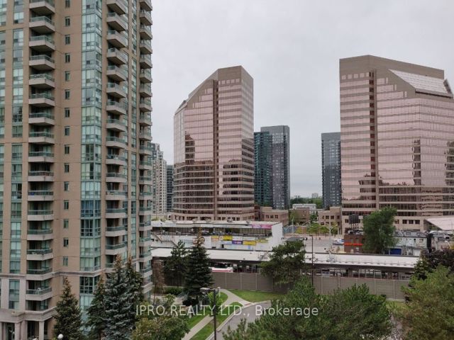 401 - 8 Pemberton Ave