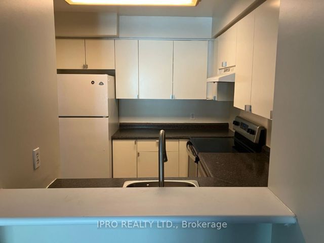 401 - 8 Pemberton Ave