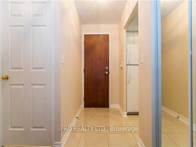 401 - 8 Pemberton Ave