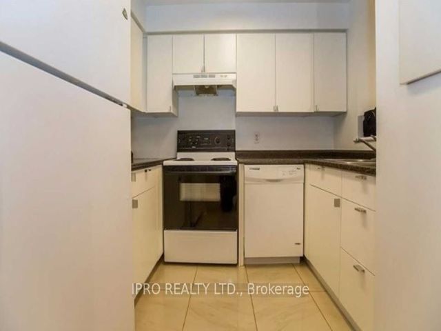401 - 8 Pemberton Ave