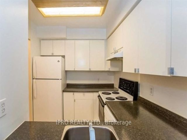 401 - 8 Pemberton Ave
