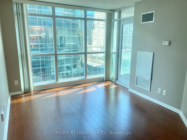 1116 - 18 Yonge St