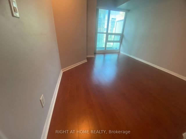 1116 - 18 Yonge St