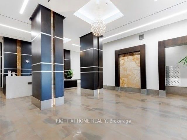 1116 - 18 Yonge St