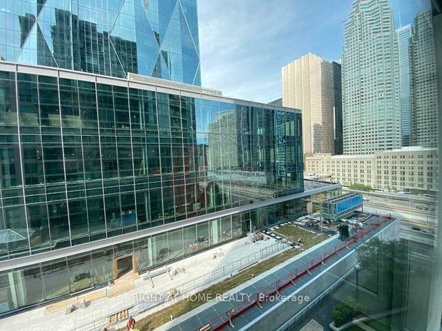 1116 - 18 Yonge St