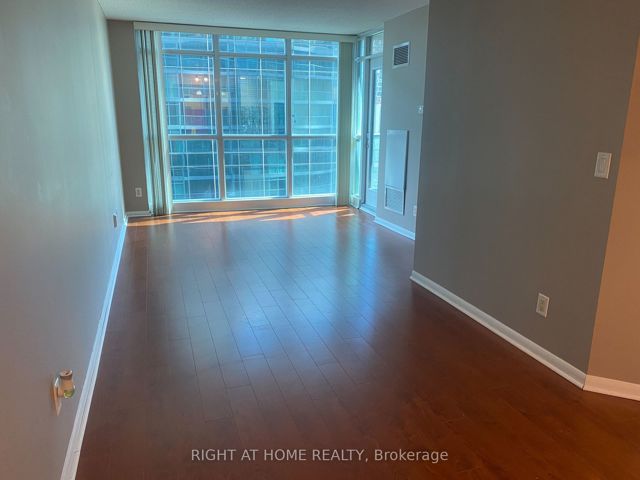 1116 - 18 Yonge St